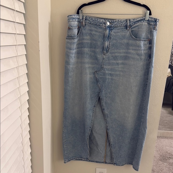 American Eagle Plus Size Denim Midi Skirt - Picture 1 of 3